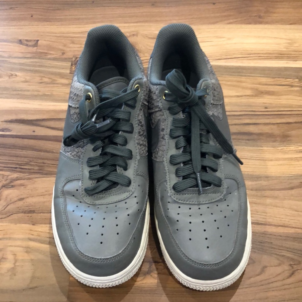 Nike Air Force 1 AF1 River Rock Snake Skin Gray Shoes #823511-004 in Men's 7.5
